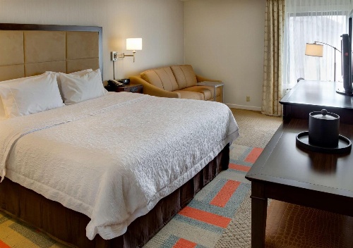 Hampton Inn By Hilton Harrisonburg image 4