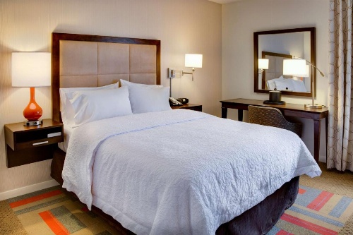Hampton Inn By Hilton Harrisonburg image 5